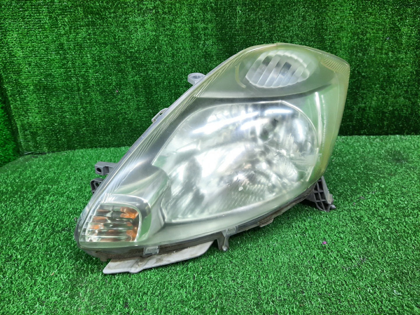 Фара левая передняя TOYOTA PASSO, BOON KGC15, KGC10, QNC10, M301S, M310S, M312S, M300S 1 ракурс Фара левая передняя TOYOTA PASSO, BOON KGC15, KGC10, QNC10, M301S, M310S, M312S, M300S 1 ракурс