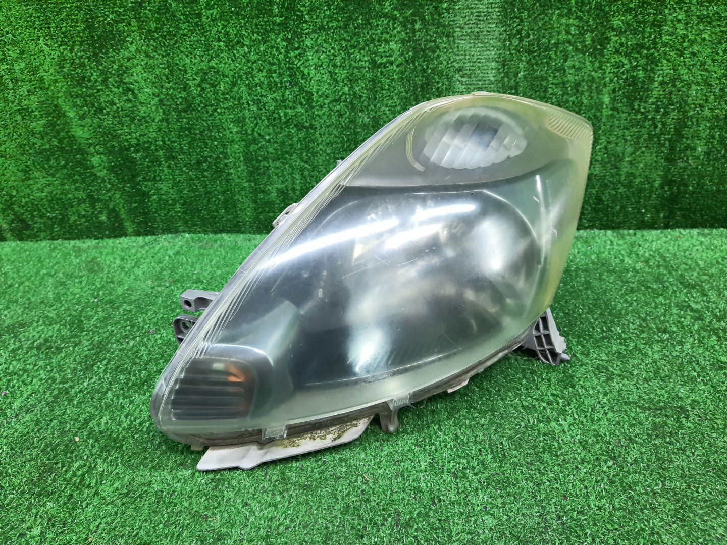 Фара левая передняя TOYOTA PASSO, BOON KGC15, KGC10, QNC10, M301S, M310S, M312S, M300S 1 ракурс Фара левая передняя TOYOTA PASSO, BOON KGC15, KGC10, QNC10, M301S, M310S, M312S, M300S 1 ракурс
