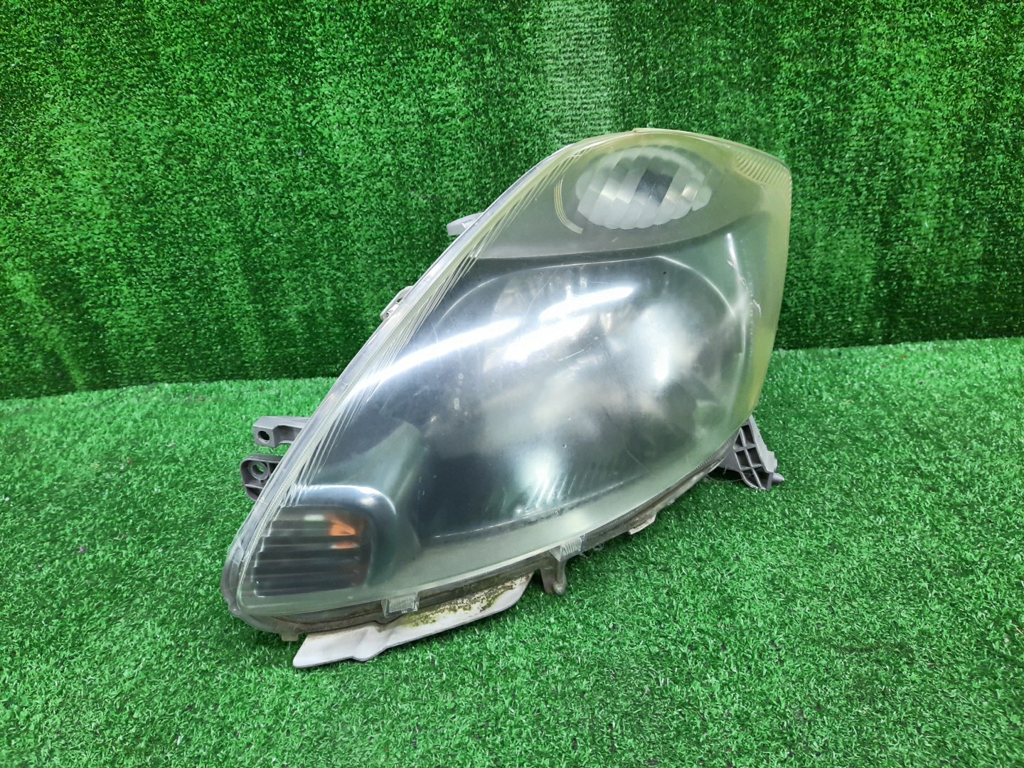 Фара левая передняя TOYOTA PASSO, BOON KGC15, KGC10, QNC10, M301S, M310S, M312S, M300S 2 ракурс Фара левая передняя TOYOTA PASSO, BOON KGC15, KGC10, QNC10, M301S, M310S, M312S, M300S 2 ракурс