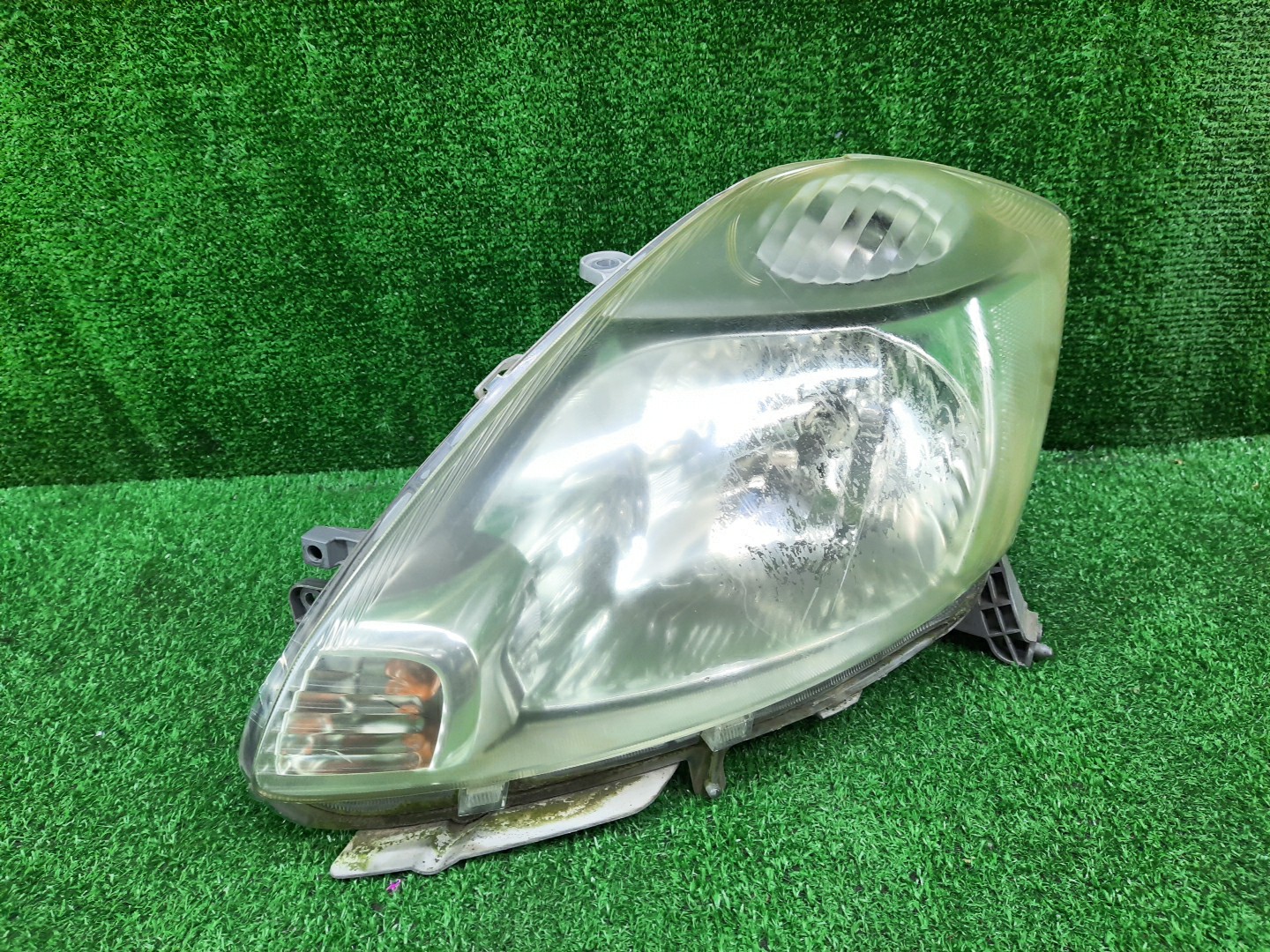 Фара левая передняя TOYOTA PASSO, BOON KGC15, KGC10, QNC10, M301S, M310S, M312S, M300S 1 ракурс Фара левая передняя TOYOTA PASSO, BOON KGC15, KGC10, QNC10, M301S, M310S, M312S, M300S 1 ракурс