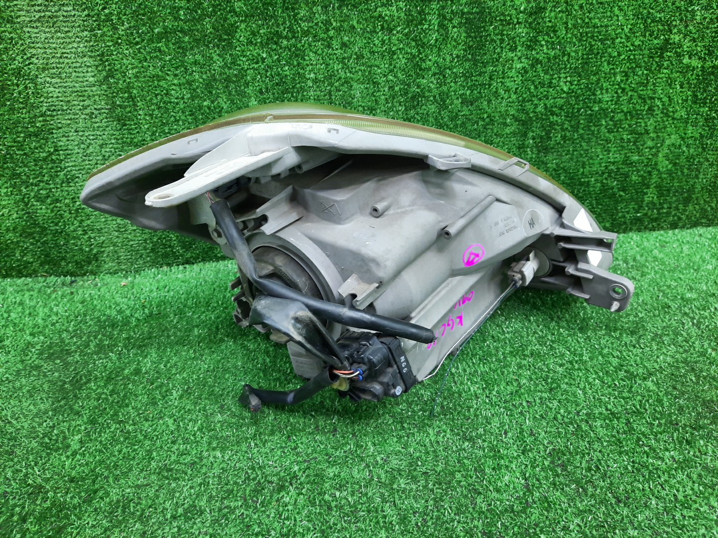Фара левая передняя TOYOTA PASSO, BOON KGC15, KGC10, QNC10, M301S, M310S, M312S, M300S 2 ракурс Фара левая передняя TOYOTA PASSO, BOON KGC15, KGC10, QNC10, M301S, M310S, M312S, M300S 2 ракурс