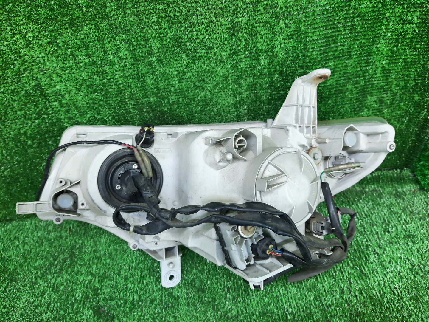 Фара правая передняя DAIHATSU TANTO L375S 2 ракурс Фара правая передняя DAIHATSU TANTO L375S 2 ракурс