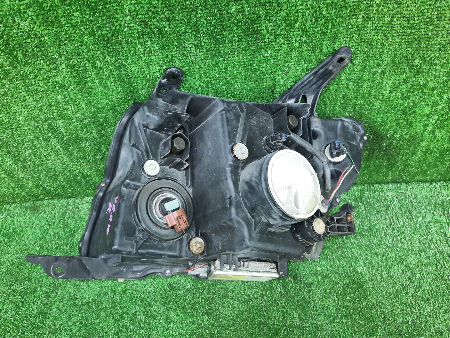 Фара правая передняя MITSUBISHI PAJERO V87W, V83W, V93W, V97W, V98W 3 ракурс