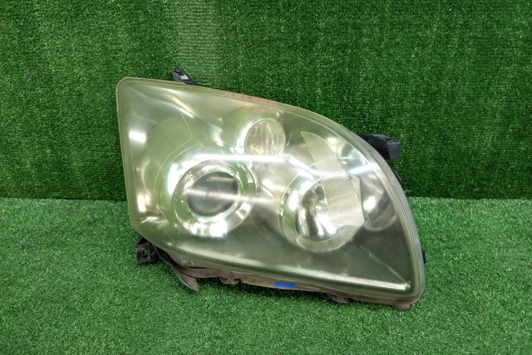 Фара правая передняя TOYOTA AVENSIS ZZT251, AZT250, AZT255, AZT251 1 ракурс