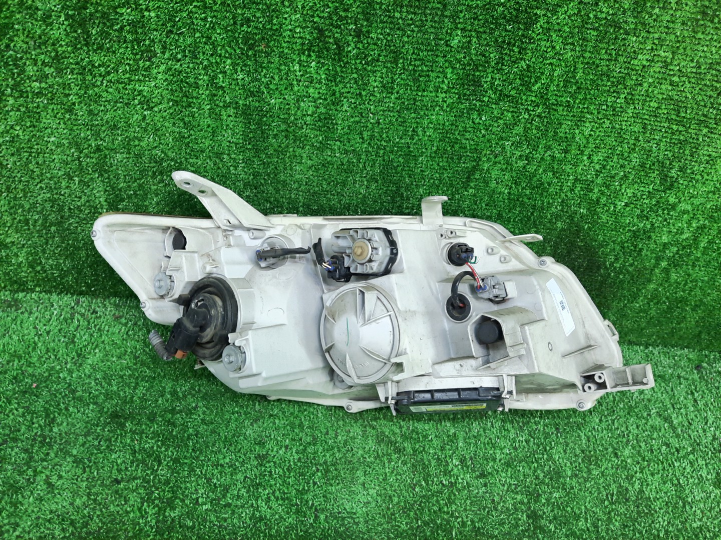 Фара левая передняя TOYOTA AXIO, COROLLA FIELDER, COROLLA  AXIO, FIELDER NZE141, NZE144, ZRE142, ZRE144, ZRE144G, ZRE142G, NZE144G, NZE141G 3 ракурс