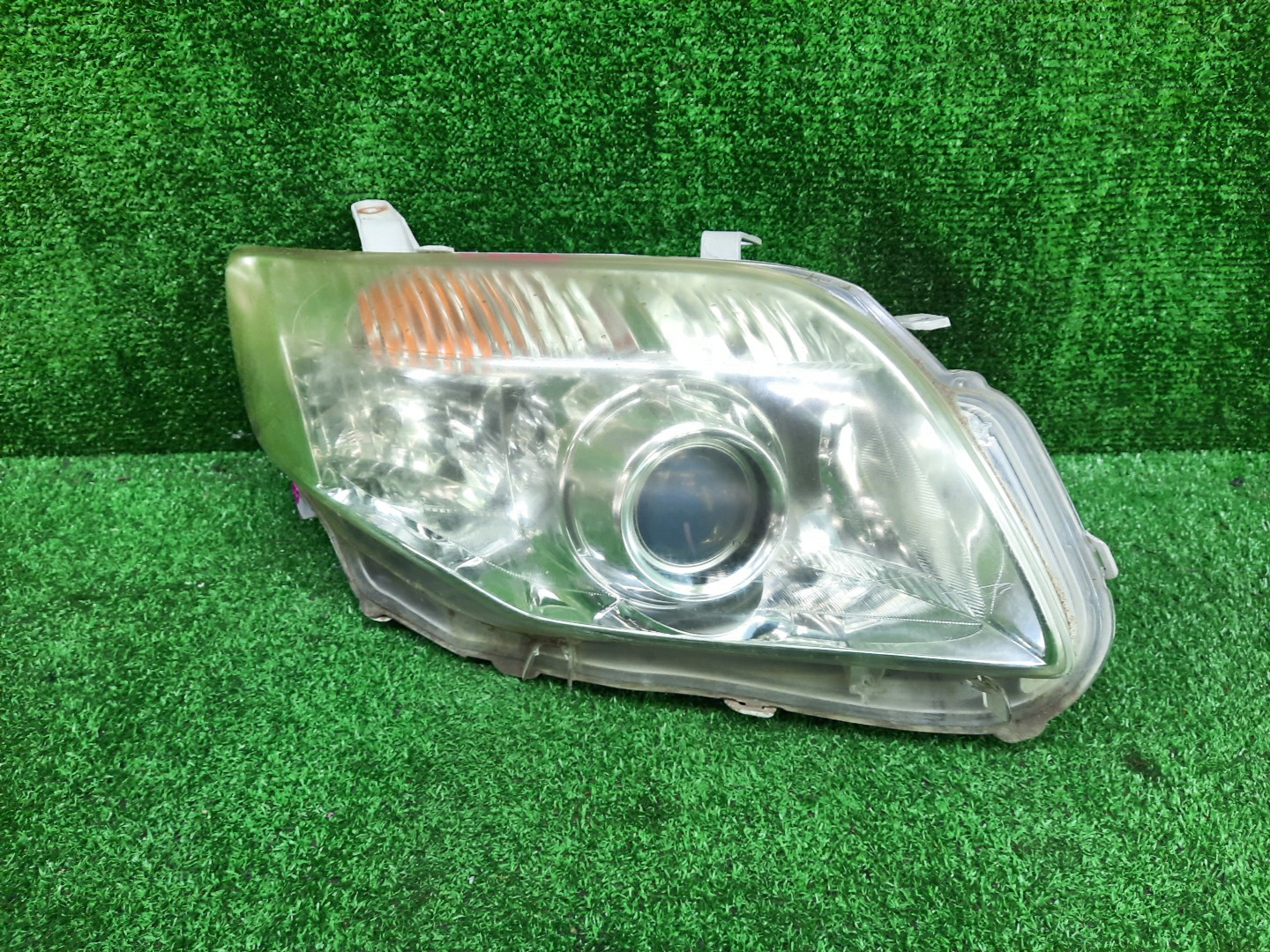 Фара правая передняя TOYOTA AXIO, COROLLA FIELDER, COROLLA  AXIO, FIELDER NZE141, NZE144, ZRE142, ZRE144, ZRE144G, ZRE142G, NZE144G, NZE141G 1 ракурс