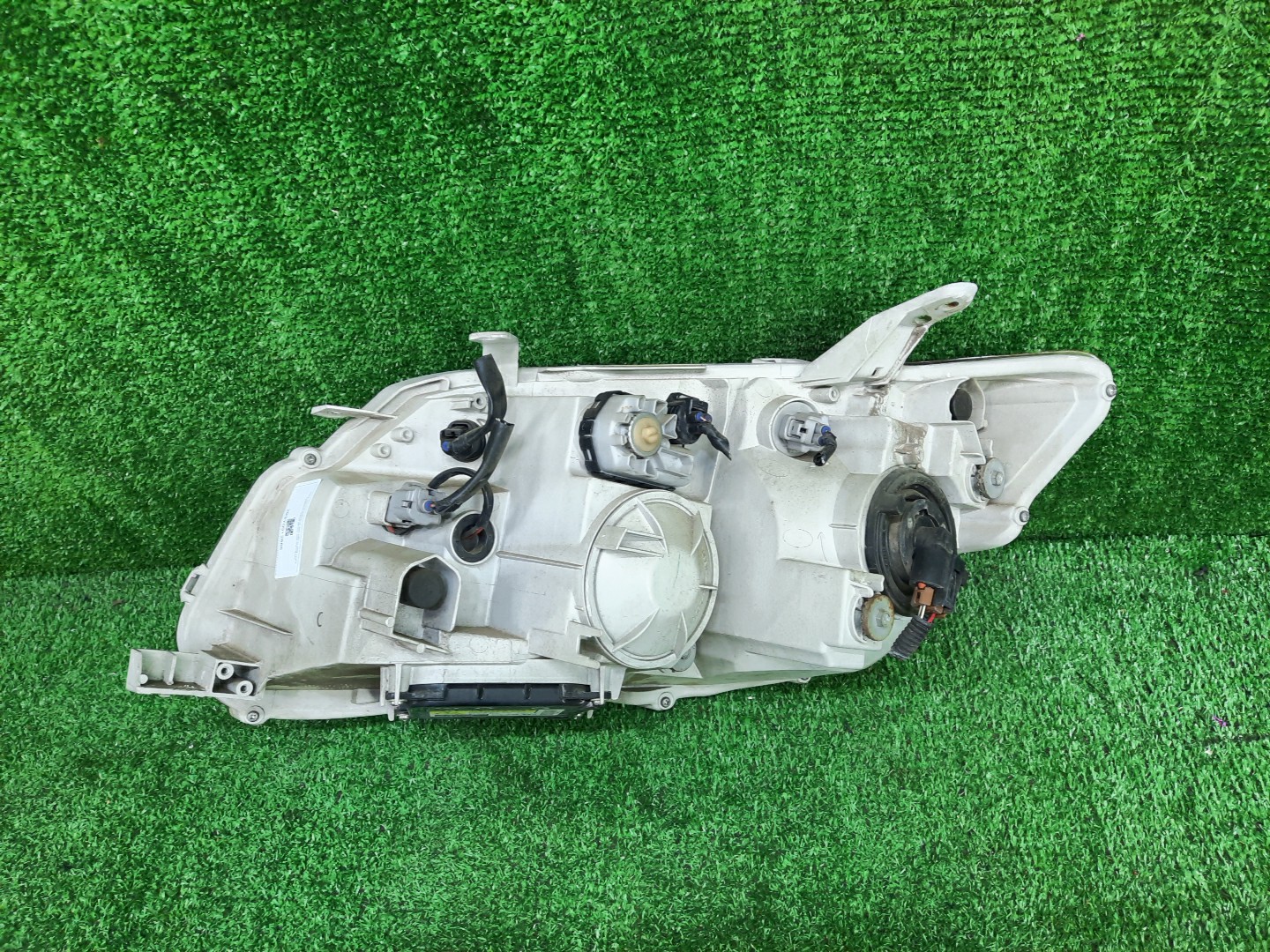 Фара правая передняя TOYOTA AXIO, COROLLA FIELDER, COROLLA  AXIO, FIELDER NZE141, NZE144, ZRE142, ZRE144, ZRE144G, ZRE142G, NZE144G, NZE141G 3 ракурс