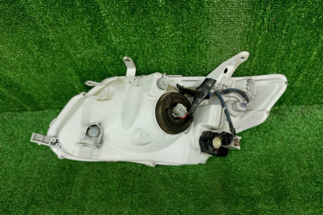 Фара правая передняя TOYOTA AXIO, COROLLA FIELDER, COROLLA  AXIO, FIELDER NZE141, NZE144, ZRE142, ZRE144, ZRE144G, ZRE142G, NZE144G, NZE141G 3 ракурс