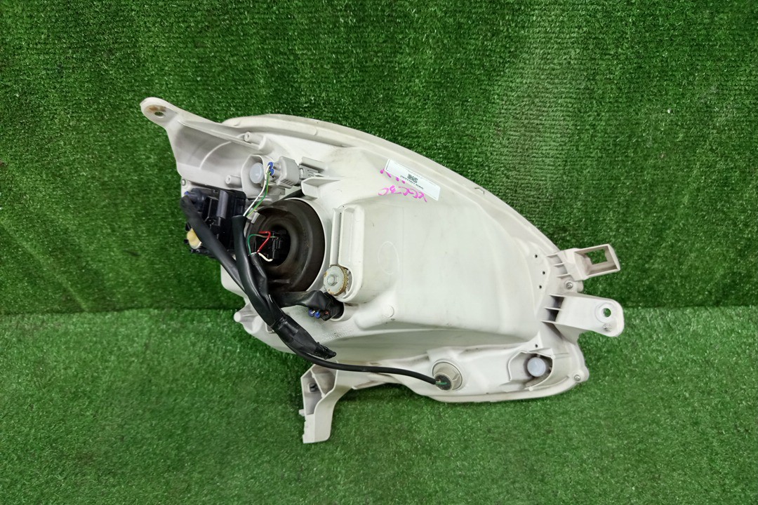 Фара левая передняя TOYOTA PASSO, BOON KGC30, NGC30, KGC35, M600S, M601S, M610S 3 ракурс Фара левая передняя TOYOTA PASSO, BOON KGC30, NGC30, KGC35, M600S, M601S, M610S 3 ракурс