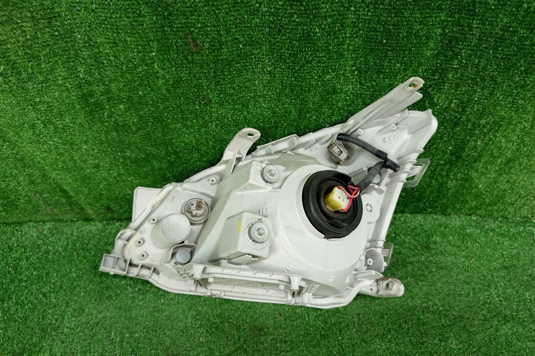 Фара правая передняя TOYOTA PREMIO ZZT240, NZT240, AZT240, ZZT245 3 ракурс