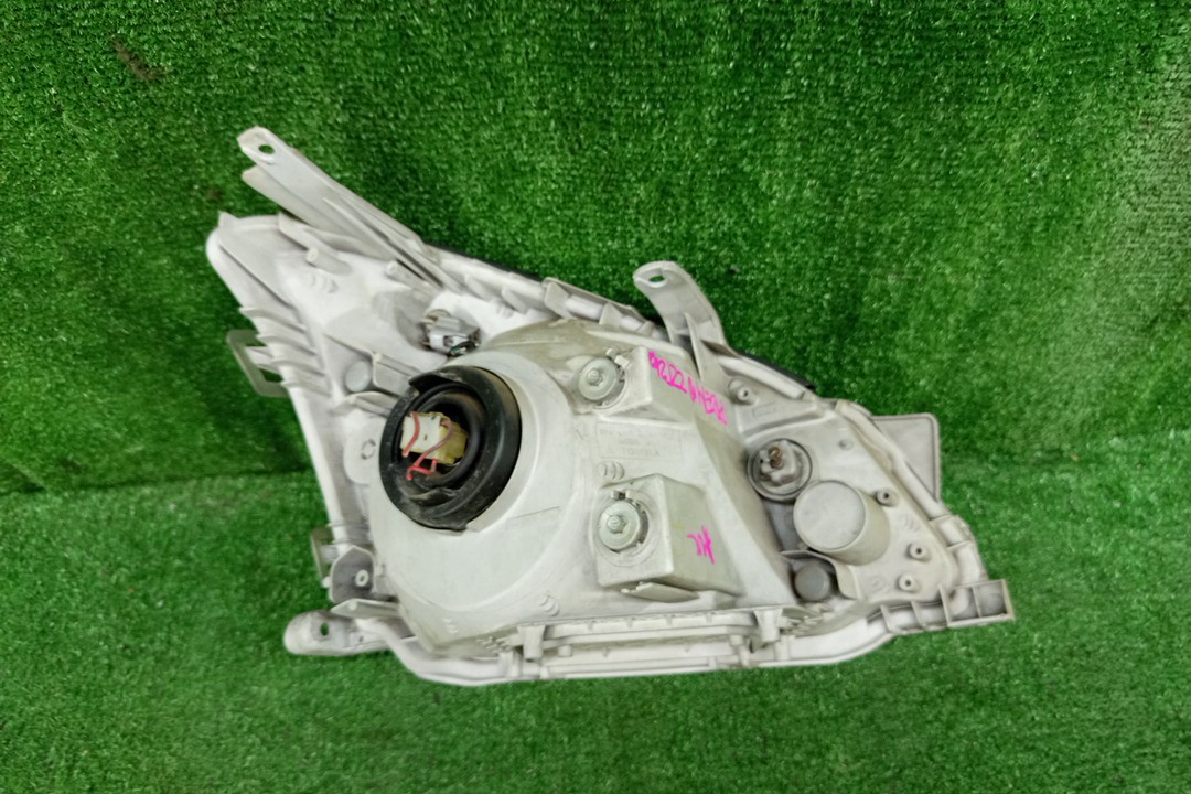 Фара левая передняя TOYOTA PREMIO ZZT240, NZT240, AZT240, ZZT245 4 ракурс Фара левая передняя TOYOTA PREMIO ZZT240, NZT240, AZT240, ZZT245 4 ракурс