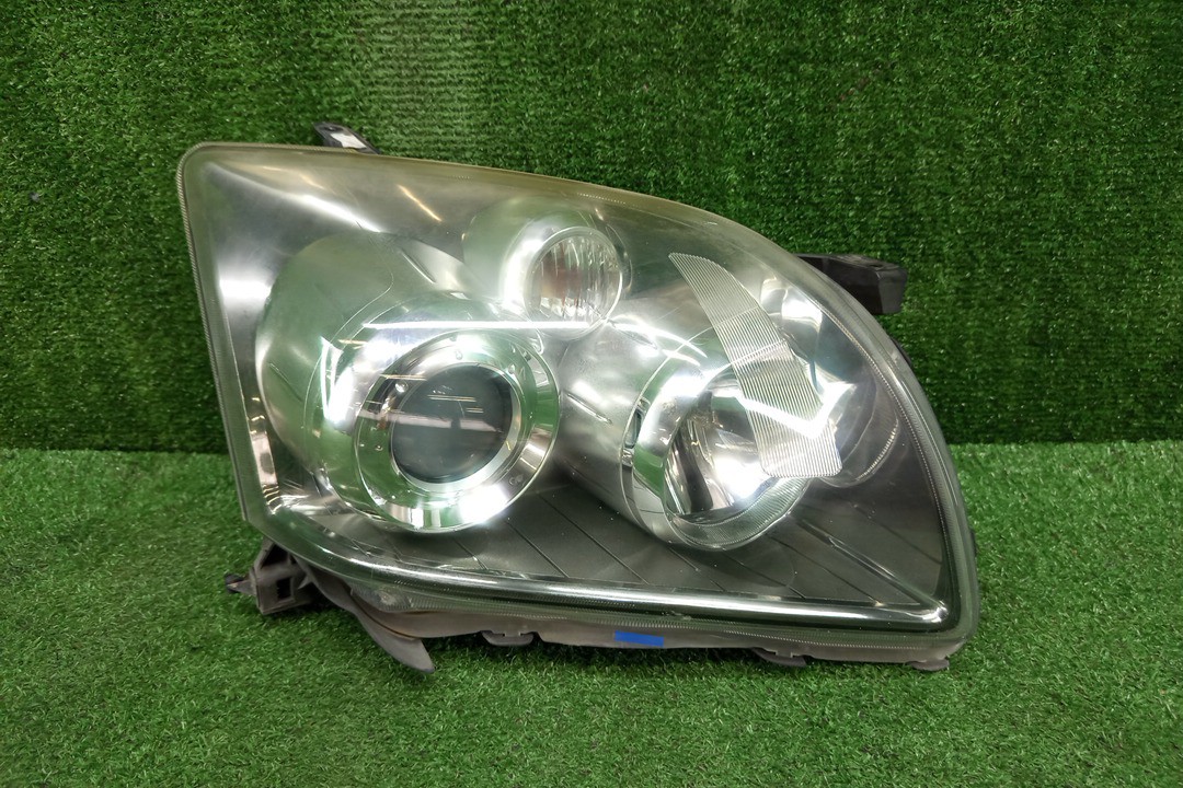 Фара правая передняя TOYOTA AVENSIS ZZT251, AZT250, AZT255, AZT251 1 ракурс
