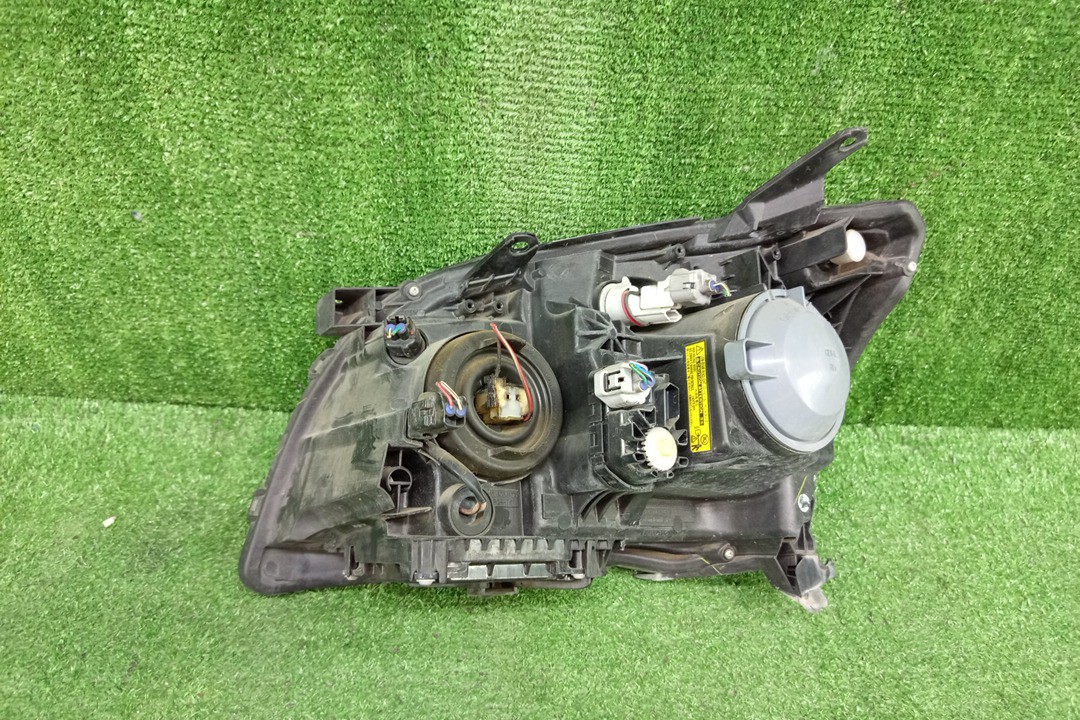 Фара правая передняя TOYOTA AVENSIS ZZT251, AZT250, AZT255, AZT251 3 ракурс