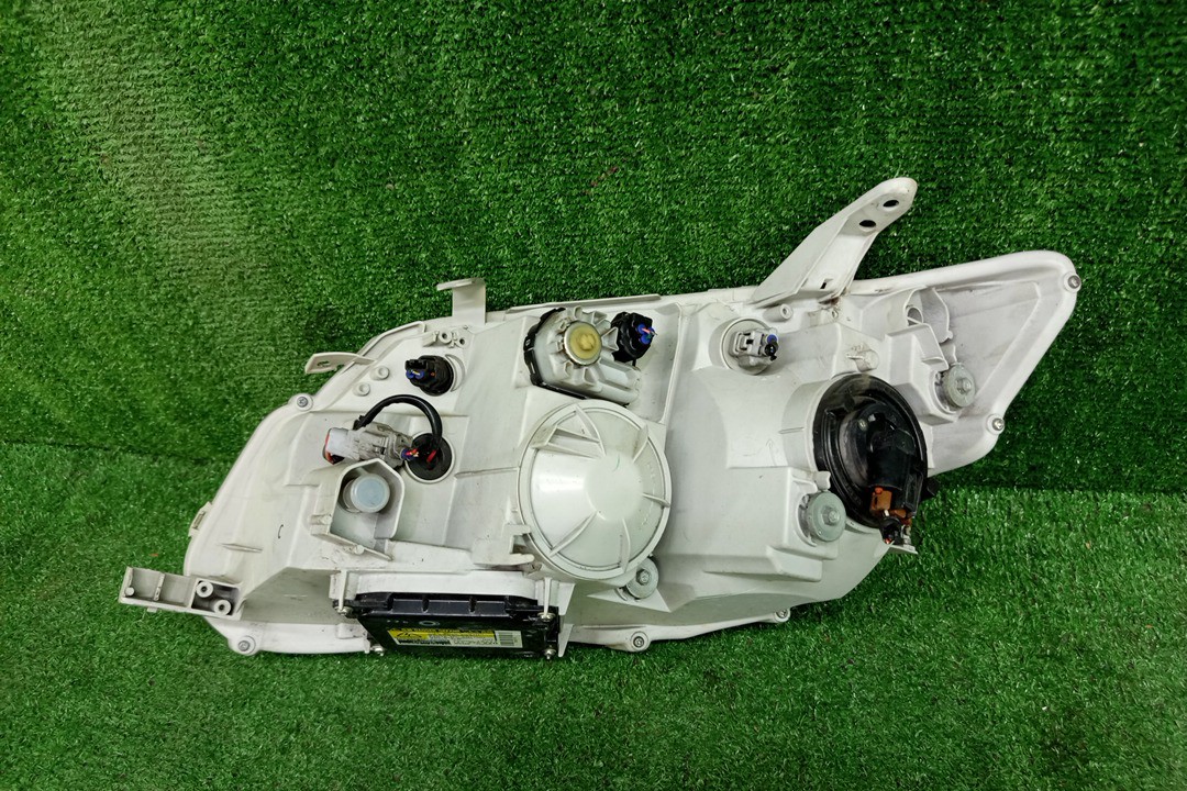 Фара правая передняя TOYOTA AXIO, COROLLA FIELDER, COROLLA  AXIO, FIELDER NZE141, NZE144, ZRE142, ZRE144, ZRE144G, ZRE142G, NZE144G, NZE141G 3 ракурс