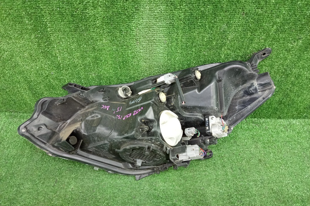 Фара правая передняя TOYOTA VITZ, YARIS KSP130, NSP130, NSP135, NCP131 3 ракурс