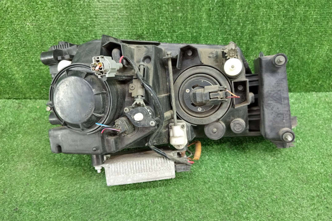 Фара левая передняя NISSAN PRESAGE U30, NU30, TU30, TNU30, HU30, VNU30, VU30 2 ракурс Фара левая передняя NISSAN PRESAGE U30, NU30, TU30, TNU30, HU30, VNU30, VU30 2 ракурс