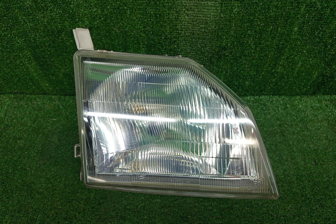 Фара правая передняя DAIHATSU PYZAR G301G 1 ракурс