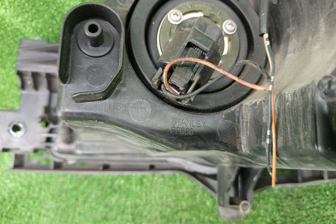 Фара правая передняя MAZDA AXELA, MAZDA 3, 3 BK5P, BK3P, BKEP, BK SEDAN 4 ракурс