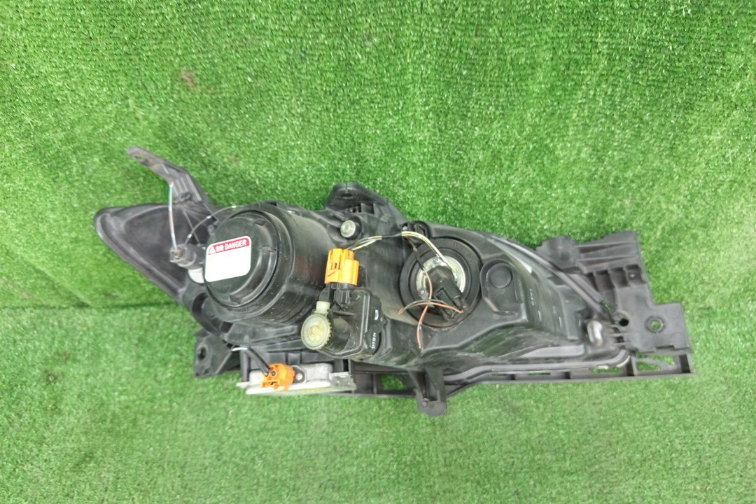 Фара левая передняя MAZDA AXELA, MAZDA 3, 3 BK5P, BK3P, BKEP, BK SEDAN 3 ракурс