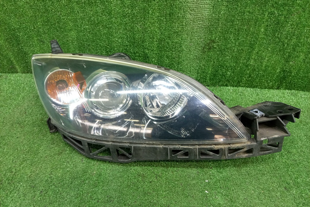 Фара правая передняя MAZDA AXELA, MAZDA 3, 3 BK5P, BK3P, BKEP, BK WAGON 1 ракурс