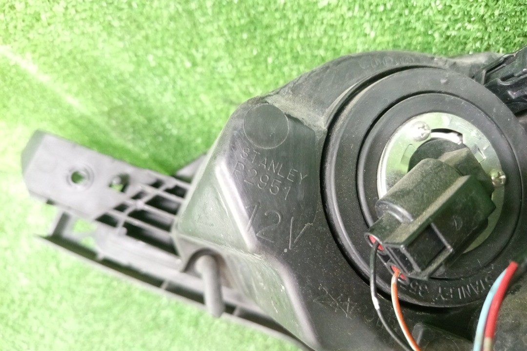 Фара правая передняя MAZDA AXELA, MAZDA 3, 3 BK5P, BK3P, BKEP, BK WAGON 4 ракурс