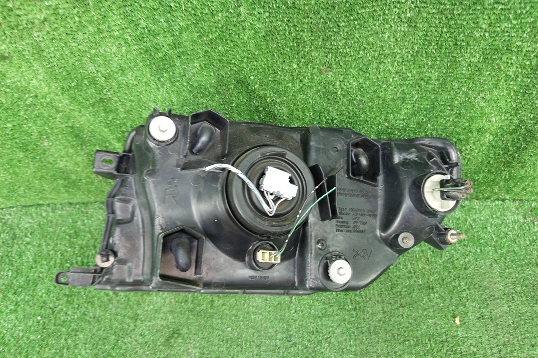Фара правая передняя MITSUBISHI PAJERO IO H76W, H66W, H67W, H77W 3 ракурс