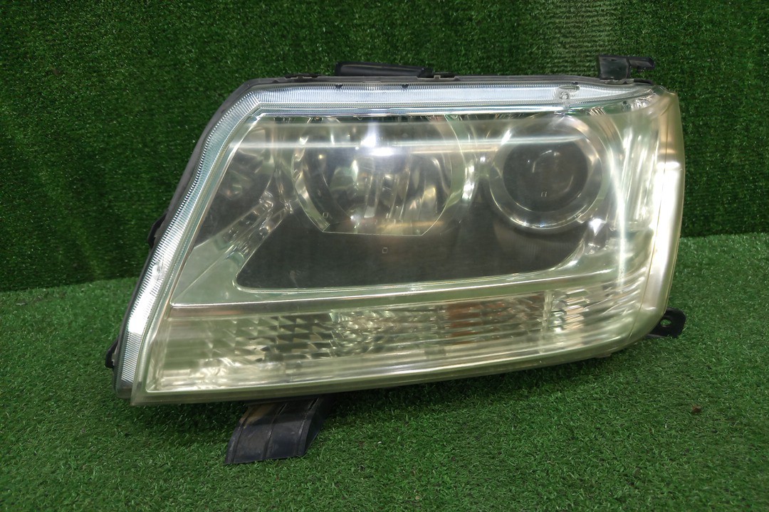 Фара левая передняя SUZUKI ESCUDO, GRAND VITARA TDB4W, TD94W, TD54W, TDA4W, TDB4, TE94, TD54, JT 1 ракурс