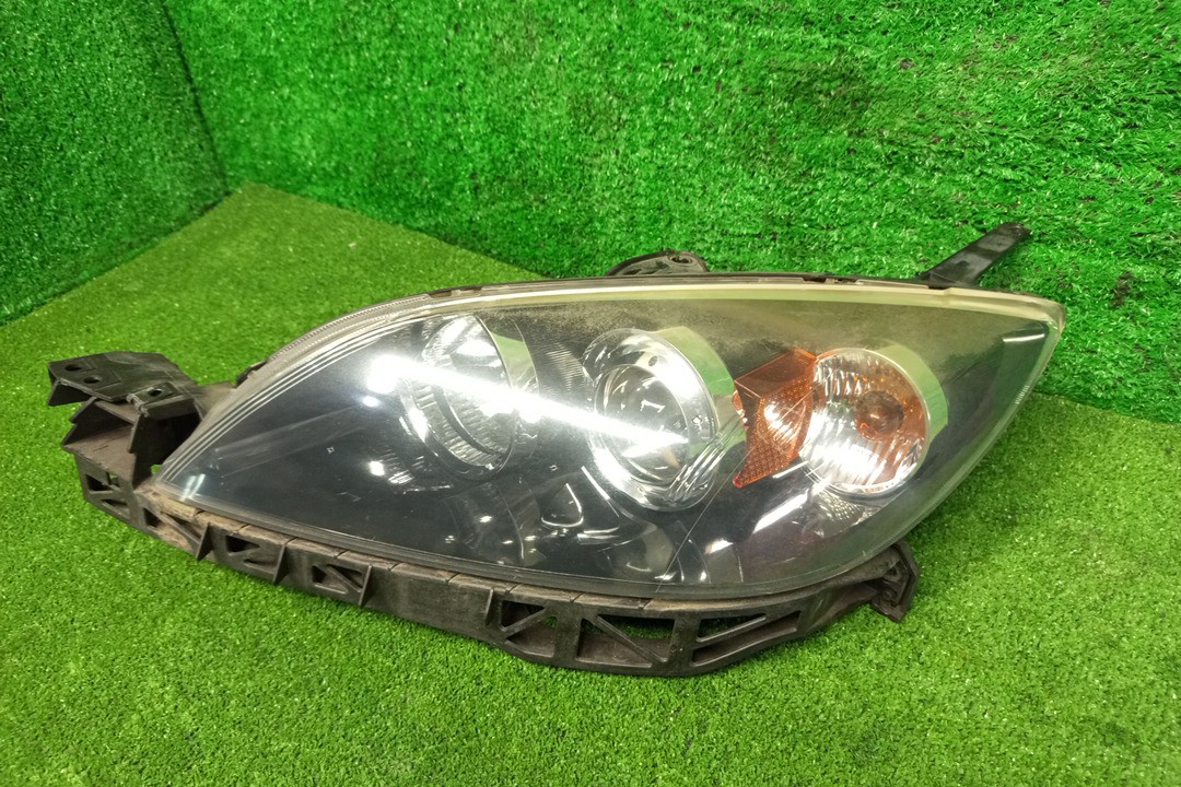 Фара левая передняя MAZDA AXELA, MAZDA 3, 3 BK5P, BK3P, BKEP, BK WAGON 2 ракурс
