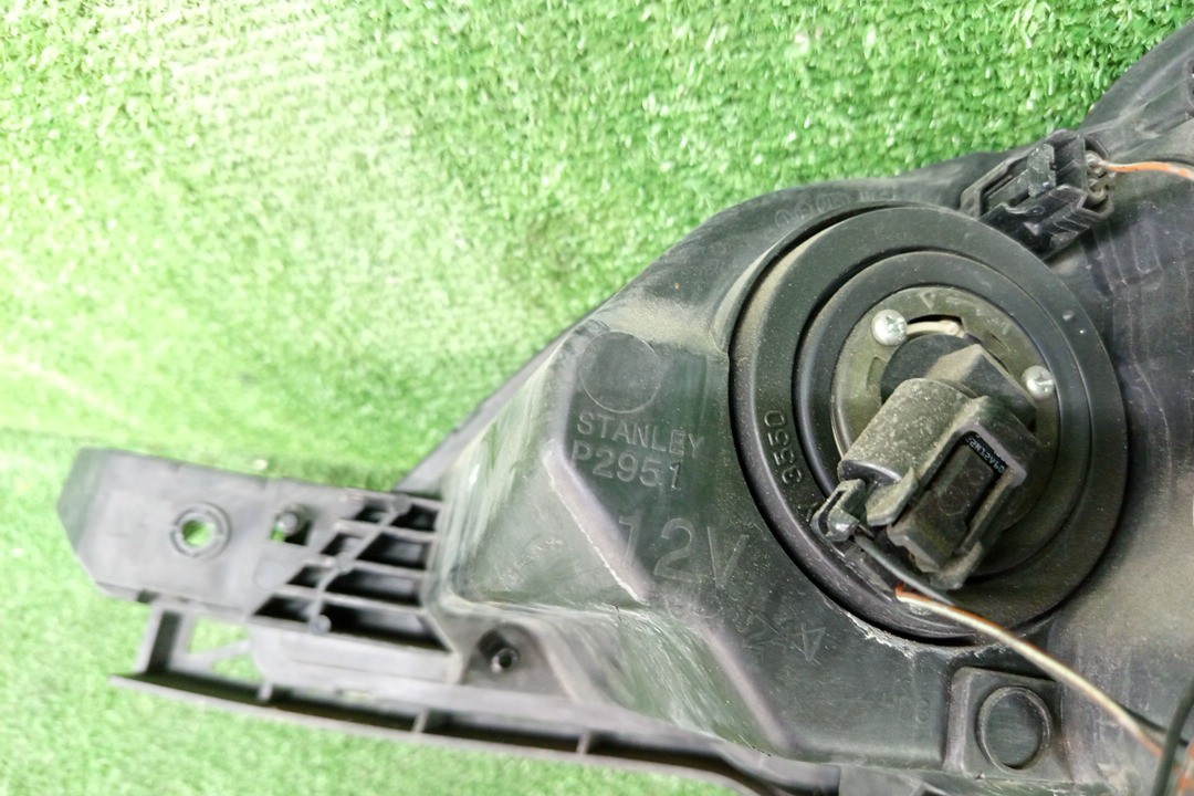 Фара правая передняя MAZDA AXELA, MAZDA 3, 3 BK5P, BK3P, BKEP, BK WAGON 4 ракурс