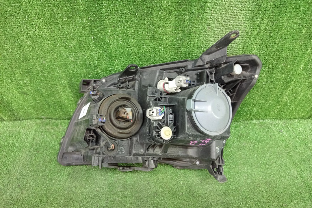 Фара правая передняя TOYOTA AVENSIS ZZT251, AZT250, AZT255, AZT251 3 ракурс