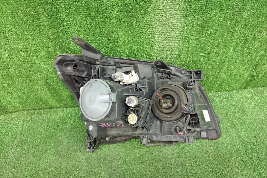 Фара левая передняя TOYOTA AVENSIS ZZT251, AZT250, AZT255, AZT251 3 ракурс