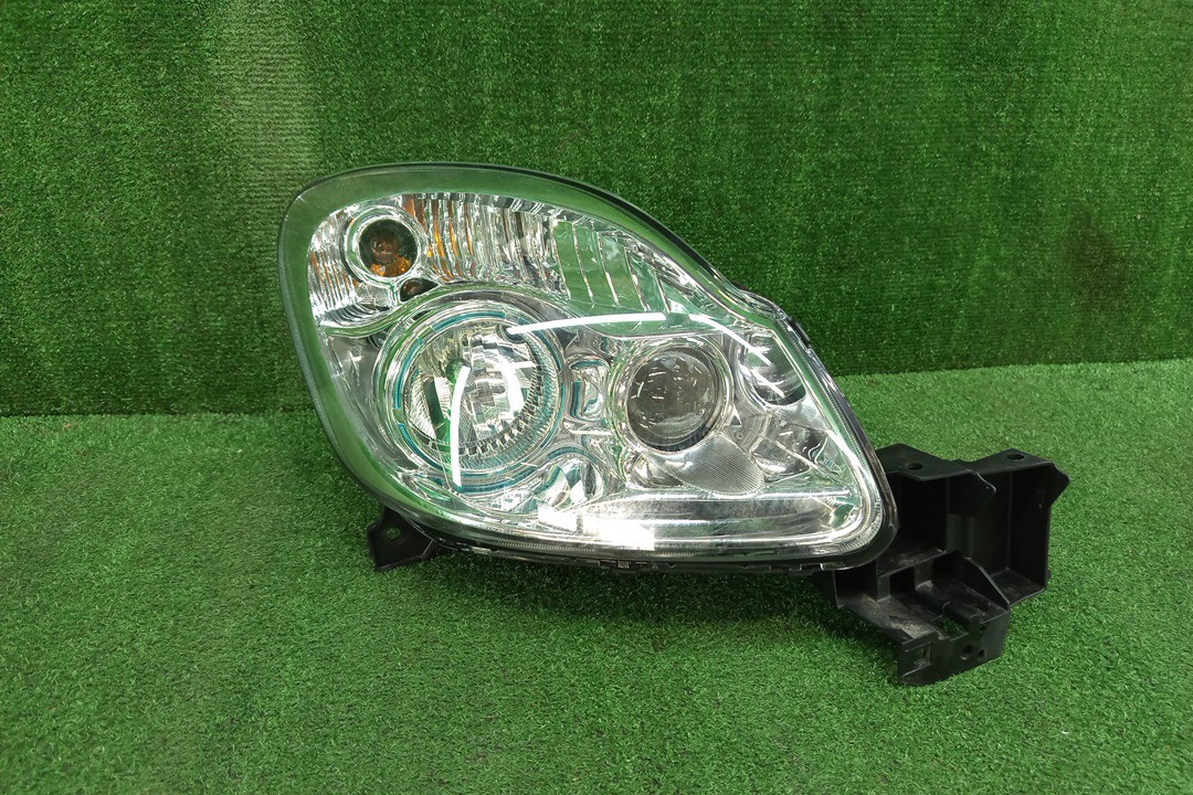 Фара правая передняя MAZDA VERISA DC5W 1 ракурс