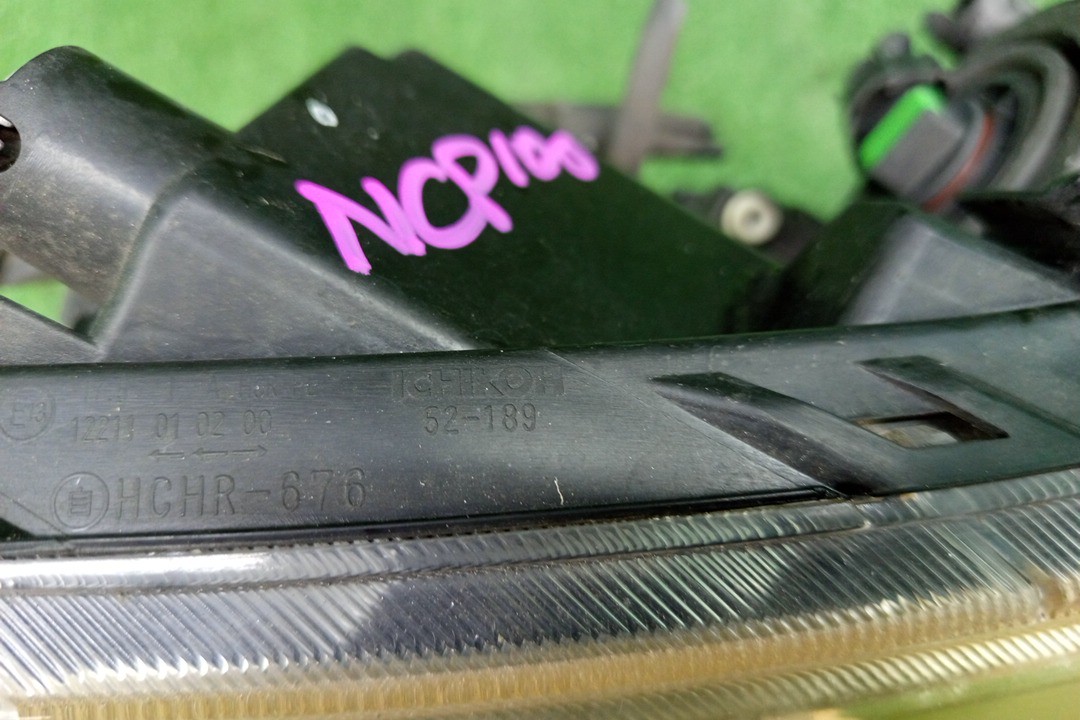 Фара правая передняя TOYOTA RACTIS NCP100, NCP105, SCP100 5 ракурс