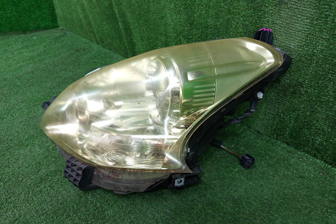 Фара левая передняя TOYOTA RACTIS NCP100, NCP105, SCP100 2 ракурс