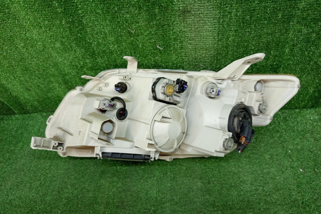 Фара правая передняя TOYOTA AXIO, COROLLA FIELDER, COROLLA  AXIO, FIELDER NZE141, NZE144, ZRE142, ZRE144, ZRE144G, ZRE142G, NZE144G, NZE141G 3 ракурс