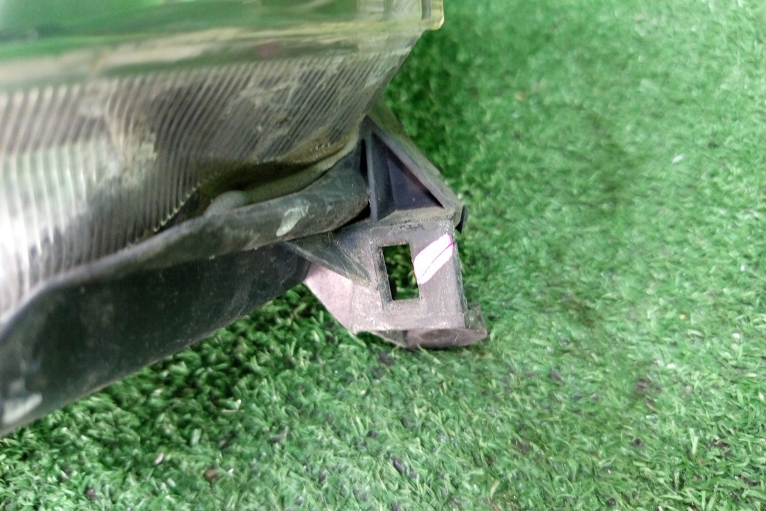 Фара левая передняя TOYOTA AVENSIS ZZT251, AZT250, AZT255, AZT251 3 ракурс