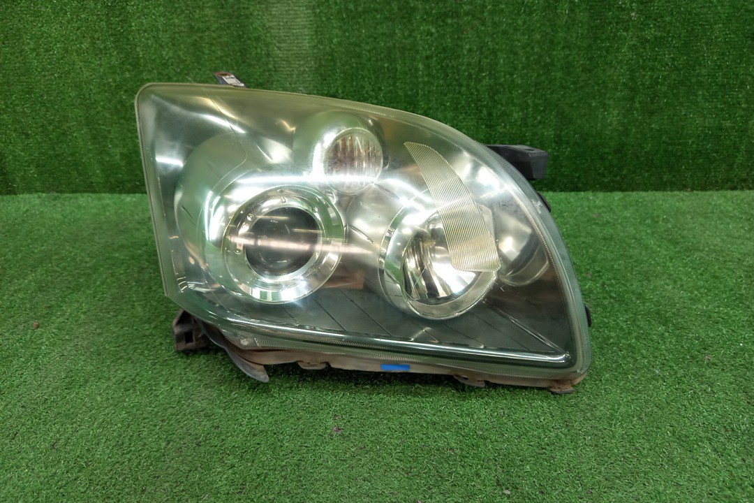 Фара правая передняя TOYOTA AVENSIS ZZT251, AZT250, AZT255, AZT251 1 ракурс