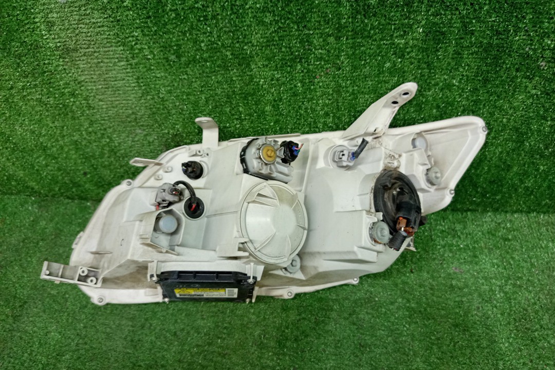 Фара правая передняя TOYOTA AXIO, COROLLA FIELDER, COROLLA  AXIO, FIELDER NZE141, NZE144, ZRE142, ZRE144, ZRE144G, ZRE142G, NZE144G, NZE141G 3 ракурс