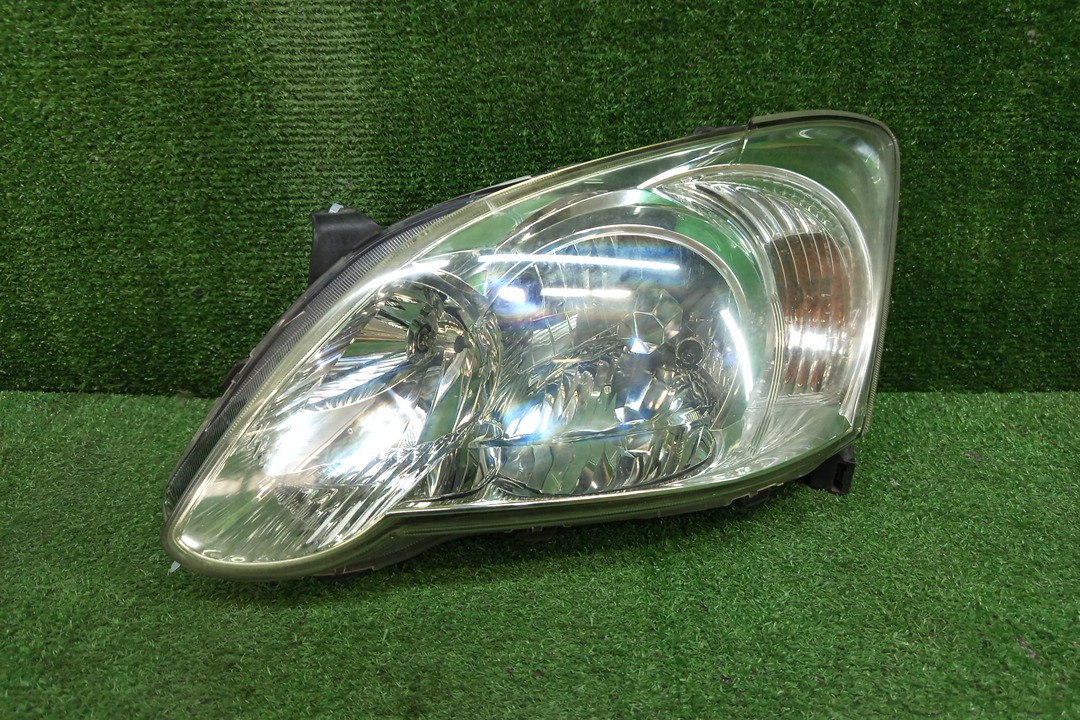 Фара левая передняя TOYOTA ALLEX, COROLLA RUNX ZZE124, NZE121, ZZE122, ZZE123, NZE124 1 ракурс Фара левая передняя TOYOTA ALLEX, COROLLA RUNX ZZE124, NZE121, ZZE122, ZZE123, NZE124 1 ракурс