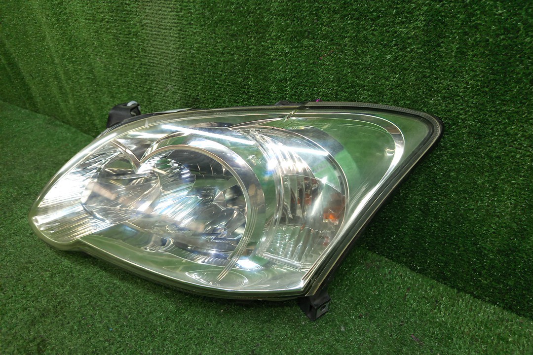 Фара левая передняя TOYOTA ALLEX, COROLLA RUNX ZZE124, NZE121, ZZE122, ZZE123, NZE124 2 ракурс Фара левая передняя TOYOTA ALLEX, COROLLA RUNX ZZE124, NZE121, ZZE122, ZZE123, NZE124 2 ракурс