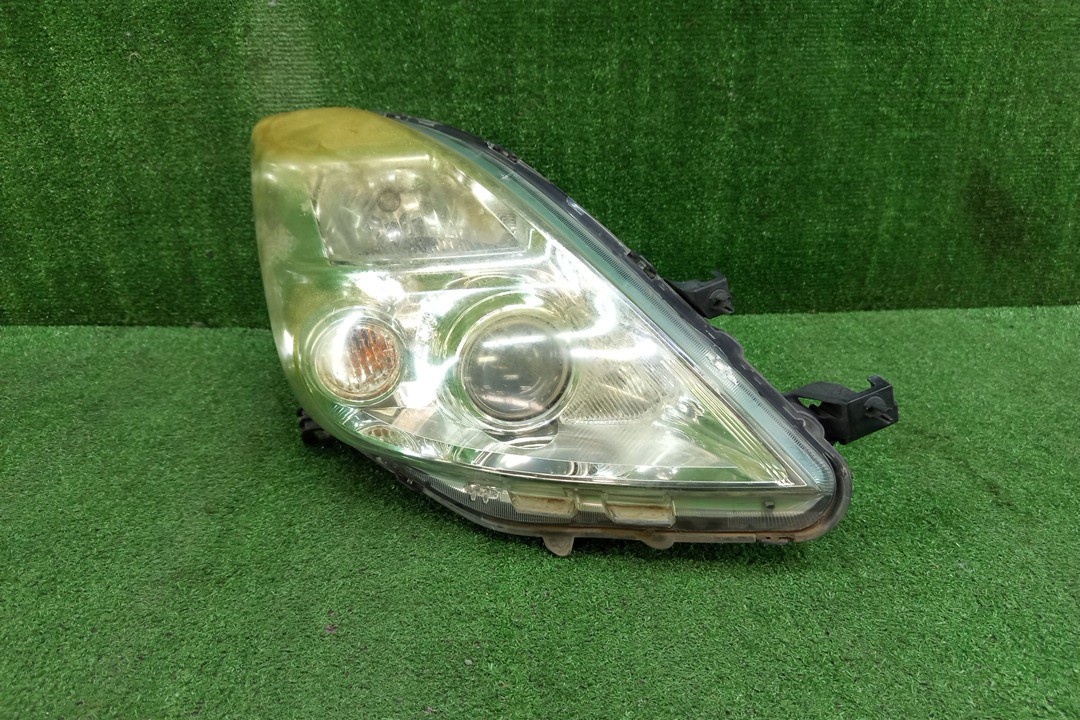 Фара правая передняя TOYOTA ISIS ZNM10, ZNM10W, ANM10, ANM10W, ANM15, ANM15W, ZGM10, ZGM10W, ZGM11, ZGM11W, ZGM15, ZGM15W, ANM10G, ZGM10G, ANM15G, ZNM10G, ZGM11G, ZGM15G 1 ракурс