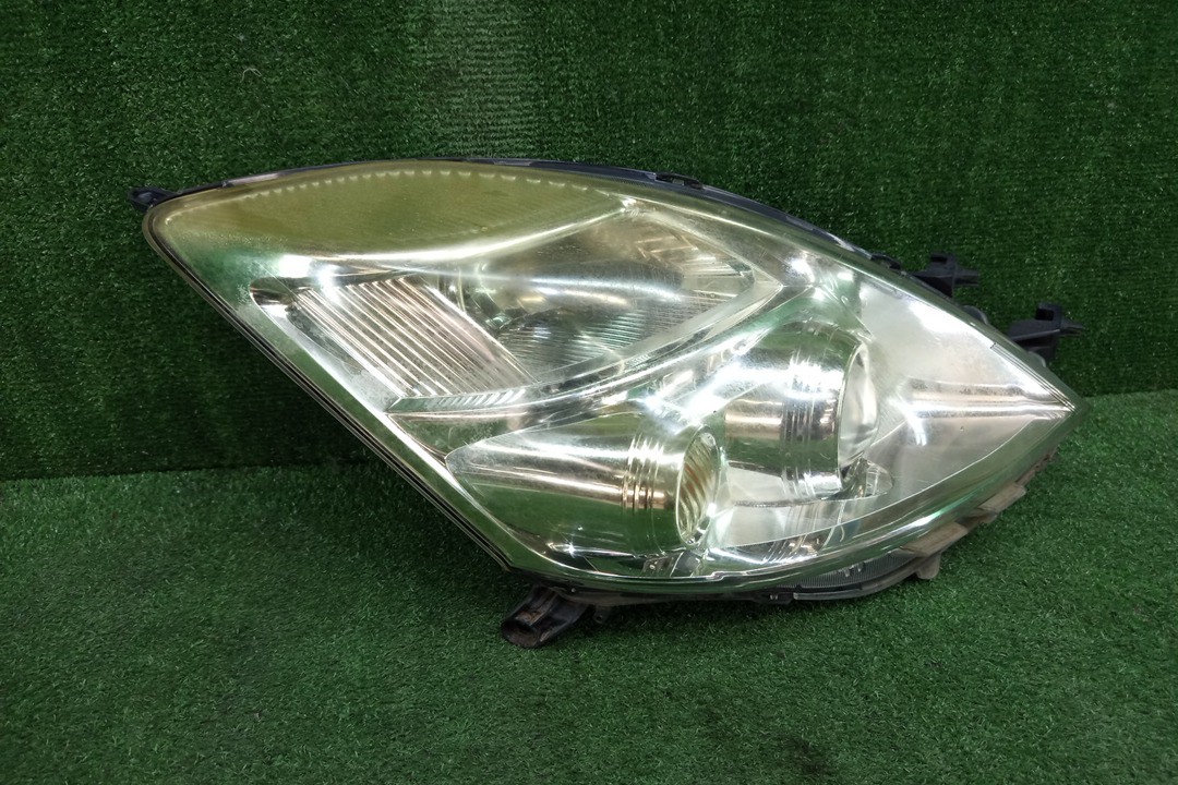 Фара правая передняя TOYOTA ISIS ZNM10, ZNM10W, ANM10, ANM10W, ANM15, ANM15W, ZGM10, ZGM10W, ZGM11, ZGM11W, ZGM15, ZGM15W, ANM10G, ZGM10G, ANM15G, ZNM10G, ZGM11G, ZGM15G 2 ракурс