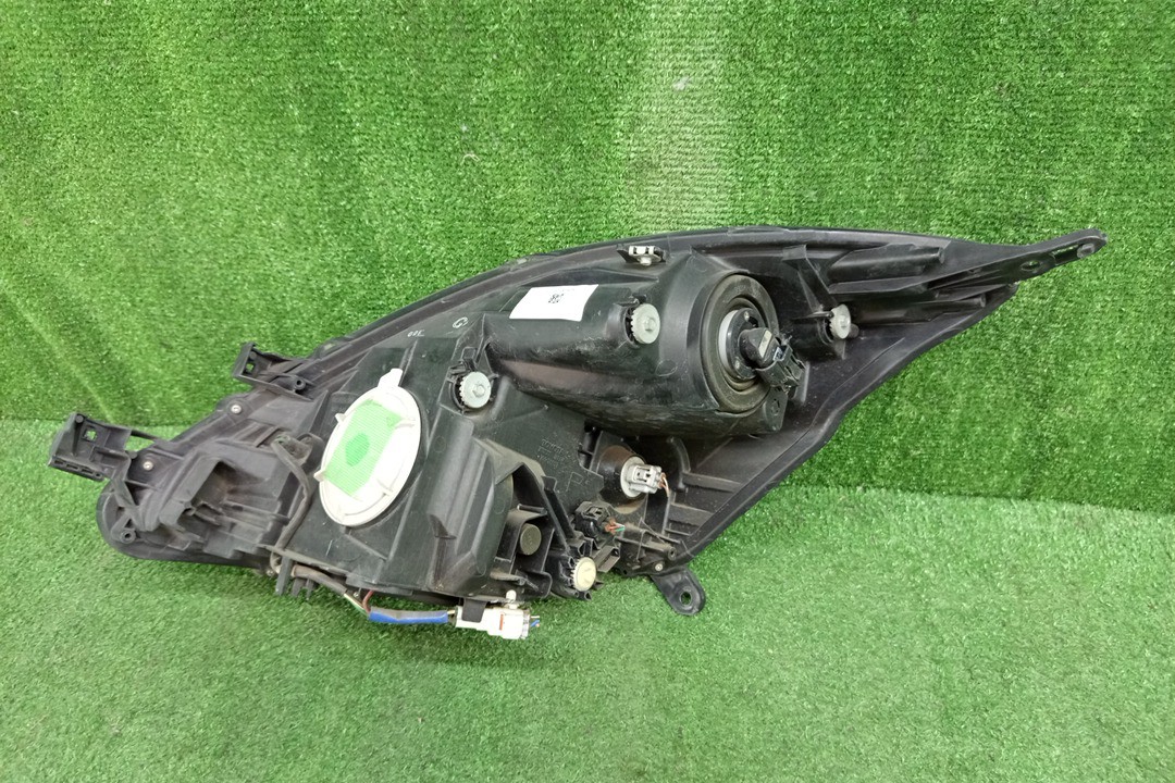 Фара правая передняя TOYOTA ISIS ZNM10, ZNM10W, ANM10, ANM10W, ANM15, ANM15W, ZGM10, ZGM10W, ZGM11, ZGM11W, ZGM15, ZGM15W, ANM10G, ZGM10G, ANM15G, ZNM10G, ZGM11G, ZGM15G 3 ракурс