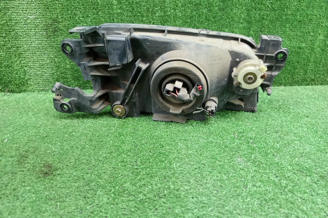 Фара левая передняя MAZDA DEMIO DW3W, DW5W 2 ракурс