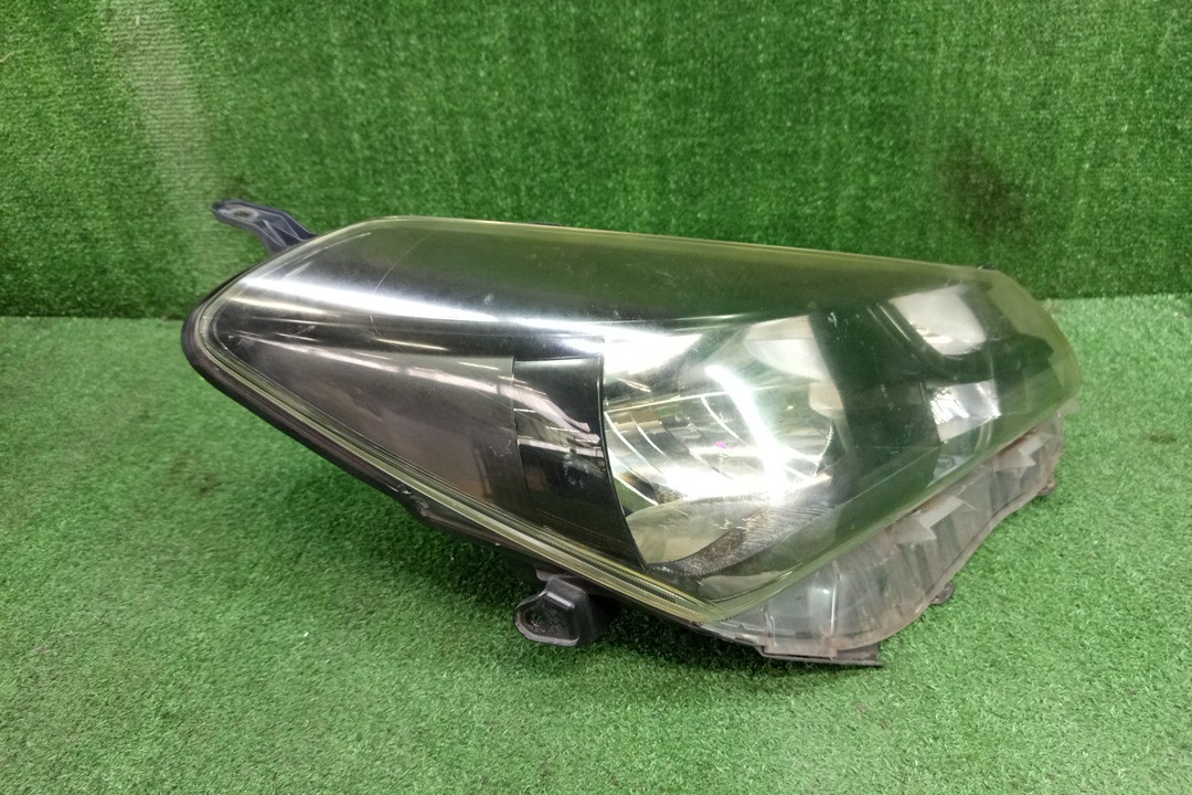 Фара правая передняя TOYOTA VITZ, YARIS KSP130, NSP130, NSP135, NCP131 2 ракурс