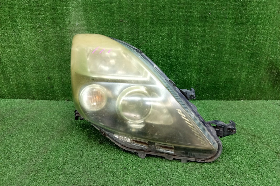 Фара правая передняя TOYOTA ISIS ZNM10, ZNM10W, ANM10, ANM10W, ANM15, ANM15W, ZGM10, ZGM10W, ZGM11, ZGM11W, ZGM15, ZGM15W, ANM10G, ZGM10G, ANM15G, ZNM10G, ZGM11G, ZGM15G 1 ракурс