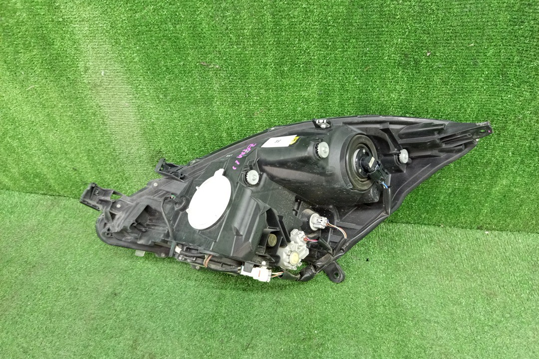 Фара правая передняя TOYOTA ISIS ZNM10, ZNM10W, ANM10, ANM10W, ANM15, ANM15W, ZGM10, ZGM10W, ZGM11, ZGM11W, ZGM15, ZGM15W, ANM10G, ZGM10G, ANM15G, ZNM10G, ZGM11G, ZGM15G 4 ракурс