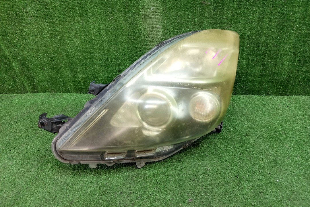 Фара левая передняя TOYOTA ISIS ZNM10, ZNM10W, ANM10, ANM10W, ANM15, ANM15W, ZGM10, ZGM10W, ZGM11, ZGM11W, ZGM15, ZGM15W, ANM10G, ZGM10G, ANM15G, ZNM10G, ZGM11G, ZGM15G 1 ракурс