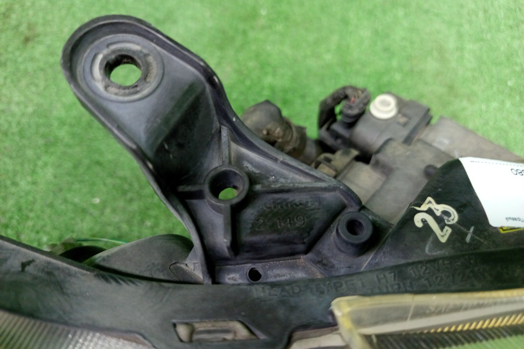 Фара правая передняя TOYOTA IST NCP60, NCP65, NCP61 5 ракурс