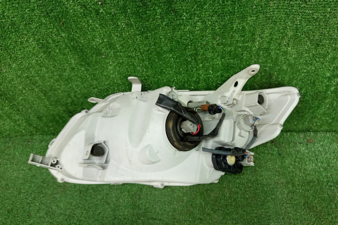 Фара правая передняя TOYOTA AXIO, COROLLA FIELDER, COROLLA  AXIO, FIELDER NZE141, NZE144, ZRE142, ZRE144, ZRE144G, ZRE142G, NZE144G, NZE141G 3 ракурс